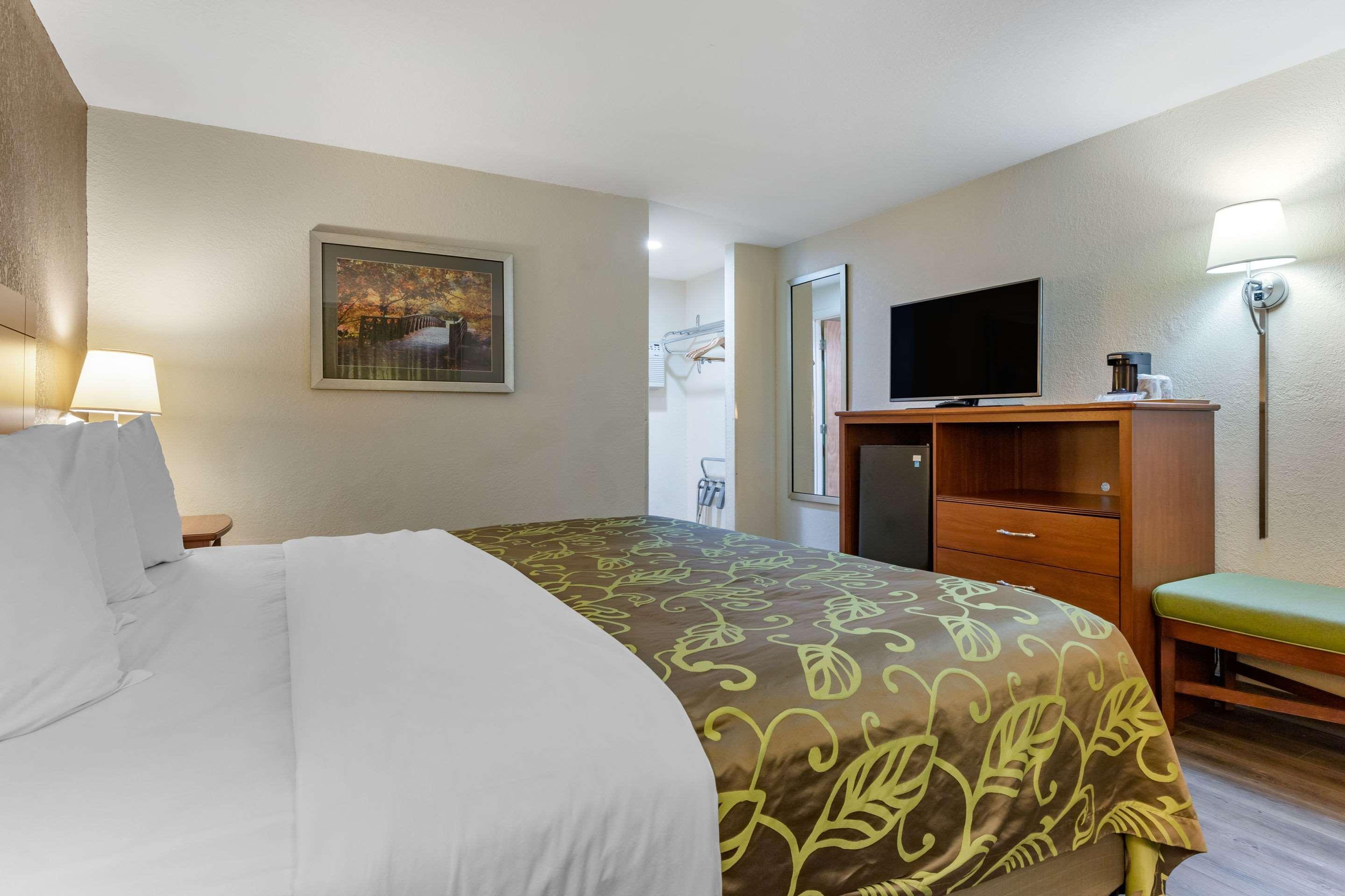 Econo Lodge Cherokee Near River Park Ngoại thất bức ảnh