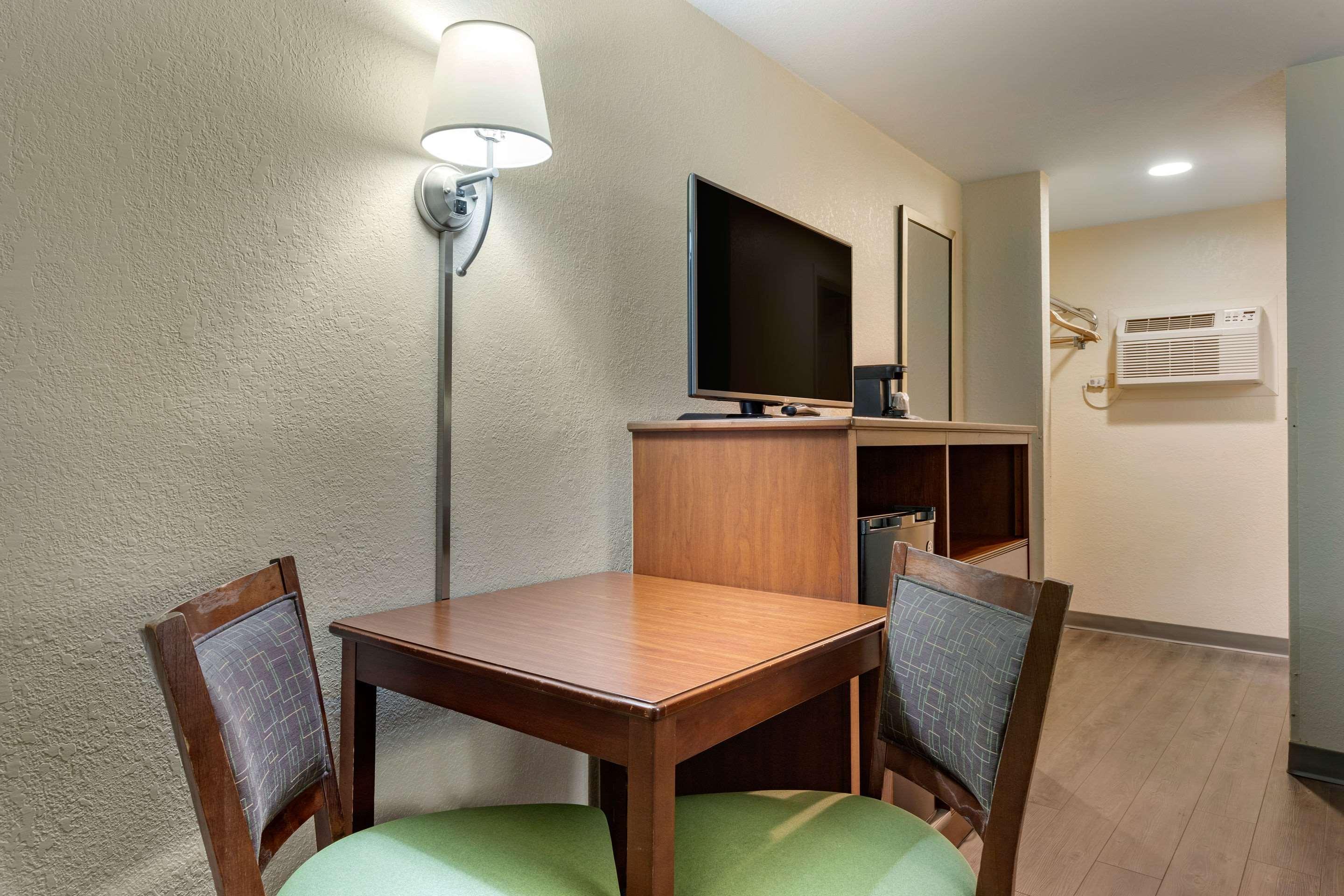 Econo Lodge Cherokee Near River Park Ngoại thất bức ảnh
